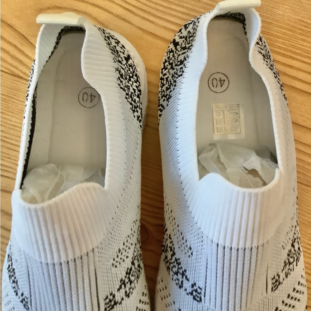 NWOT.  Women’s Slip On Shoes.    Size 10(40) - Picture 3 of 5